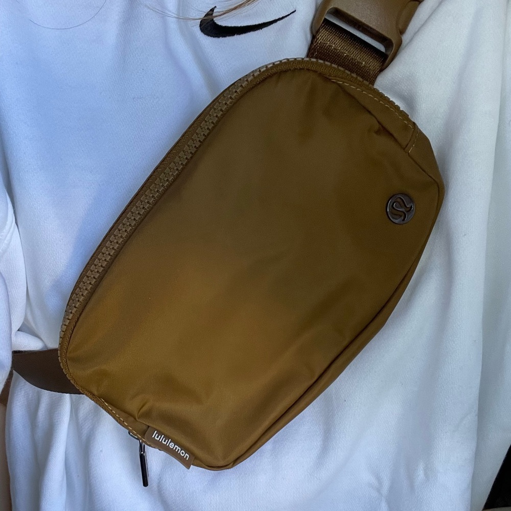 Lululemon Everywhere Belt Bag NWT Burnt Caramel